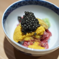 肉屋 雪月花 NAGOYA - イチボの昆布締めとはだての雲丹とキャビアの一口どんぶり