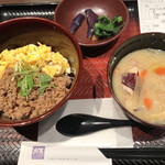 Ootoya - 鶏と玉子の二色そぼろ丼と豚汁セット 
                        五穀ご飯少なめ 870円