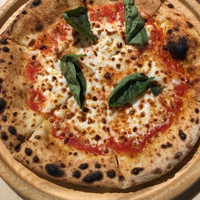 世界のワイン博物館 グランフロント大阪店  - マルゲリータピッツァ (*´ω`*)