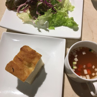 世界のワイン博物館 グランフロント大阪店  - サラダ スープ  ( ´θ｀) フォカッチャ