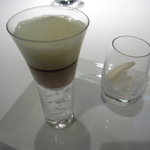 レフェルヴェソンス - アミューズブッシュ  ワタリガニの冷製ロワイヤル＆柚子の香りのグラニテ 