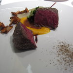 レフェルヴェソンス - 収穫～ 信州和牛モモ肉のロティとそのジュ、バターナッツのピュレとヴィネーグルレデュイ、フダンソウ、ジロール茸3