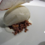 レフェルヴェソンス - 蝶のさがしもの～ カルダモン香る紅玉と発酵乳のアイスクリーム、ジャックローズのジュレとフィヤンティーヌ、ベコニアのお花3