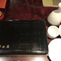 五代目 野田岩 麻布飯倉本店 - 鰻巻きは鉄の二重の容器に入り、下の段にはお湯が仕込まれて冷めないようになってます。