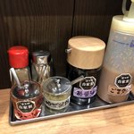 浜太郎餃子センター - 調味料たち