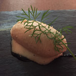 Abats. - 筍にはアンチョビのムースがついています　もちろん筍と一緒にいただくんですが、パンに塗って食べると抜群に美味い