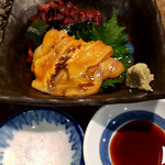 食事処 居酒屋 こまつ - 三陸カラ付ホヤ刺身。塩か醤油でいただきます