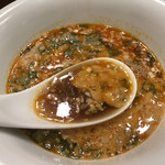 創作麺工房 鳴龍 - スープは清湯でナッツペースト浮いてます