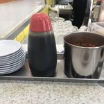 大阪王 - タレとラー油。