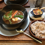 Cafe soco. - 牛タンと野菜と玉子のスープカレー
