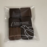 アテスウェイ グラスエショコラ - 右上から時計回りにプラリネシトロン、プラリネピニョン、たまり醤油、ココプラリネ、ラヴァンドゥ、プラリネセザムノワール