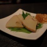 DEN - 自家製燻製の筍