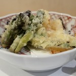 よし春 - 四万十天然たらの芽と山菜の天ぷら