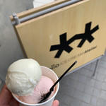 HiO ICE CREAM Atelier 自由が丘 - 十勝ミルクとイチゴミルク(630円)