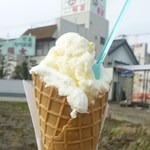 アイス工房ケルン - ワッフルコーン　ダブル320円
