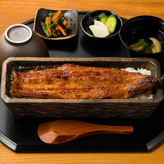 自慢の一本うなぎを贅沢にご堪能ください