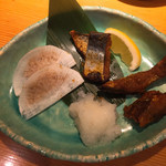 Uoya Aramasa - へしこ三点盛り(ふぐ子のぬか漬け、鯖のへしこ、いわしのへしこ)  570