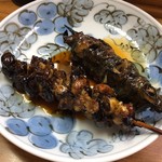 うなぎ 丸富 - 手前から、きも焼き、ひれ焼