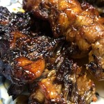 うなぎ 丸富 - 手前から、あたま焼、えり焼