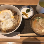 友楽 - かつ丼汁物付き普通@1000