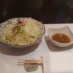 とんかつ マンジェ - キャベツ用意