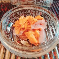 緒方 - ③刺身：金目鯛(千葉県銚子産)、紫雲丹(熊本県天草産)　うるい