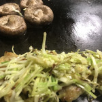Sanoya - 牡蠣のバター焼きと椎茸焼き