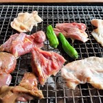 炭焼地鶏 山蔵 - 焼きますよ～。