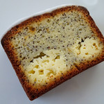 エイミーズ ベイクショップ - レモンポピーシードケーキ370円