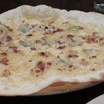 フェスタ・ピアッツァ - クルミとゴルゴンゾーラチーズと蜂蜜のピッツァ