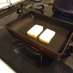 가루이자와 이부루 가루이자와혼텐 - 1センチくらいにカットして焼きます