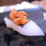 鮨 波やし - スミイカのウニのせ