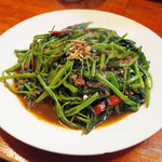 馬来風光美食 - 空心菜とオクラとカレーリーフ