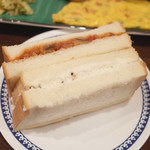 ケララの風モーニング - 全部のせ(1200円)のジャガイモのマサラとココナッツチャトニのサンドイッチ