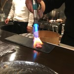 肉のながおか - お肉のお寿司がバーナーで炙られ