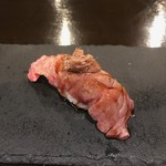 肉のながおか - 上のアンチョビがいい味のアクセントに♪