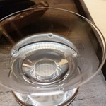 木山 - 引き立ての出汁。黴付き、黴なし、鮪節の3種。出汁パフォーマンス時に使われていた耐熱ガラスのボウルが割れてしまったのだとか。今は平打ち鍋を使われています。