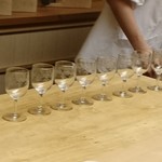 木山 - グラスが人数分並びます。氷を入れるときにグラスの音が鳴るのですが、氷の大きさで音色が変わって楽しい♪