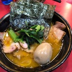 家系総本山 ラーメン 吉村家 - チャーシュー麺 ＋ 味玉（煮卵）