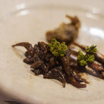 うを徳 - 土州（とさ）四万十川（しまんとがは）の"数珠掛鯊（ゴリ）"有馬煮（ありまに）に"花山椒（なるはじかみのはな）"