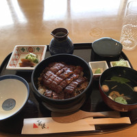 ひつまぶし名古屋備長 マロニエゲート銀座1店 - 全体のフォルム。かなりのボリュームです！
