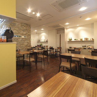 可享受輕鬆氛圍的桌子座位☆