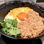 宮崎県日南市 塚田農場 - 地鶏そぼろの親子丼880円