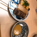 うどん屋 しろ - こんにゃく、牛すじ、厚揚げ
      付属のおでん用みそ(からし風味)