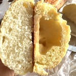 ヤオコーピノ - 左ザクッとふわっとメロンパン、右やみつきメープルメロンパン