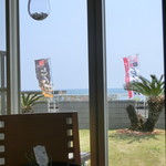 とんかつ屋みやはん - 店内からの海