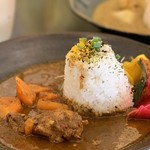 KITCHEN BAR 新目黒茶屋 - 手羽元スパイスチキンカレー