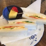 カフェ・バール こうべっこ - 朝のチーズサンド（150円）