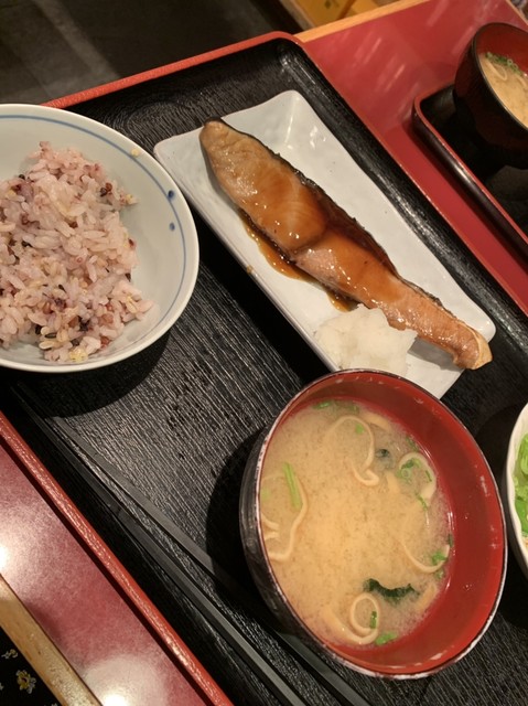 青山食堂 表参道 居酒屋 食べログ