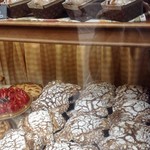 Gagliasso Il Fornaio Pasticcere - 菓子屋にはたくさんのコロンバ(columba) が並ぶ